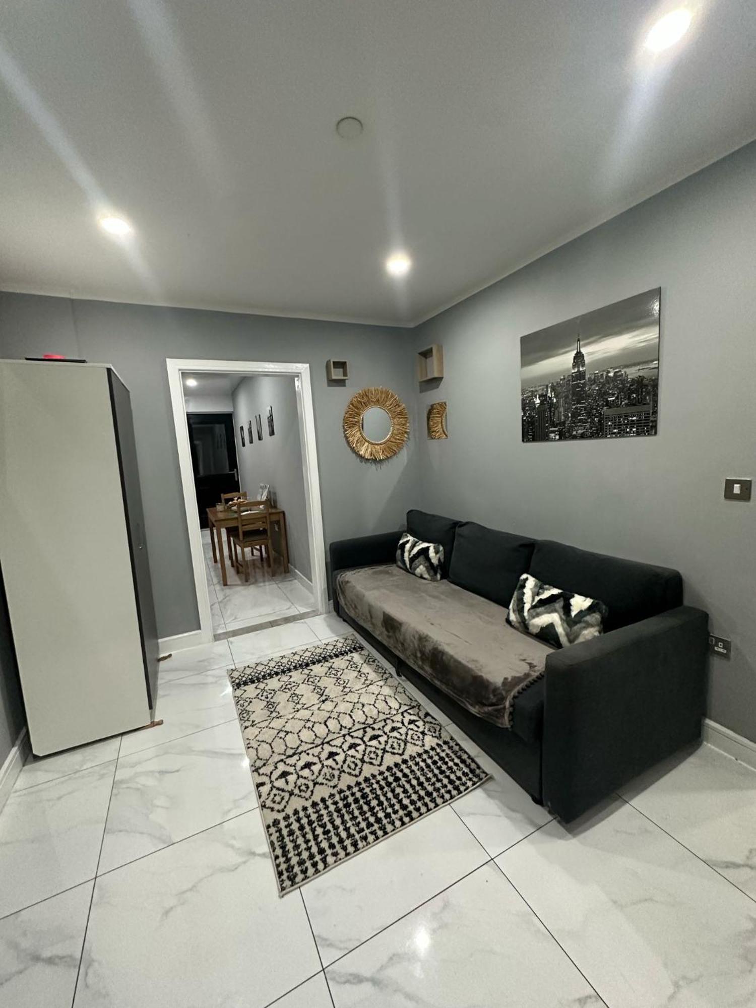 2 Bedroom Flat With Hot Tub Cardiff Esterno foto