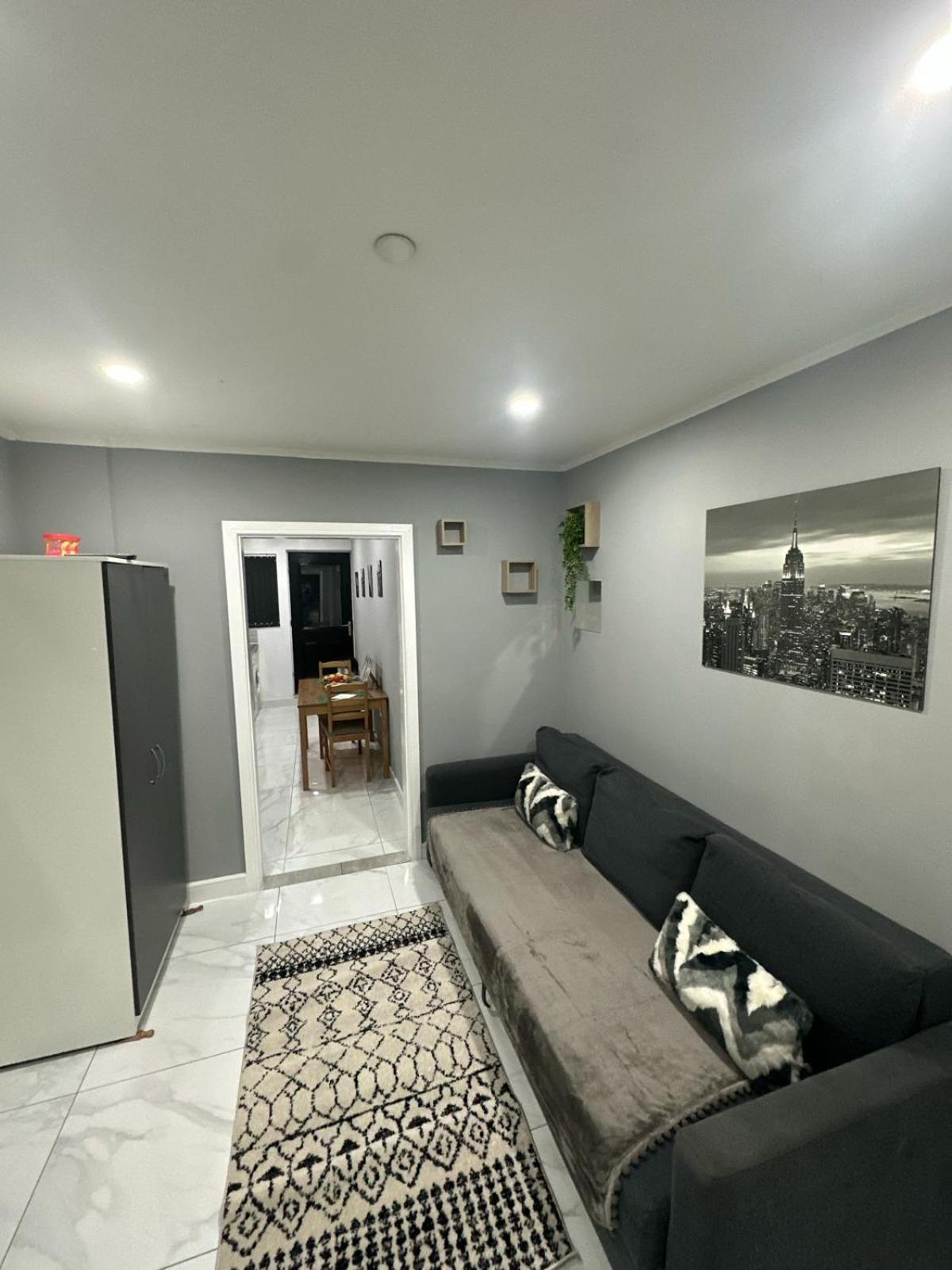 2 Bedroom Flat With Hot Tub Cardiff Esterno foto