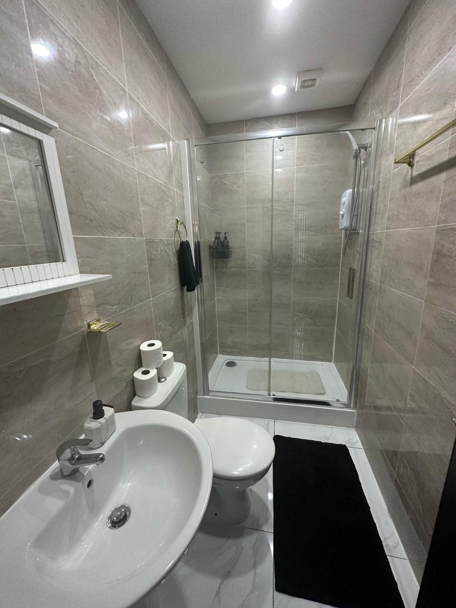 2 Bedroom Flat With Hot Tub Cardiff Esterno foto