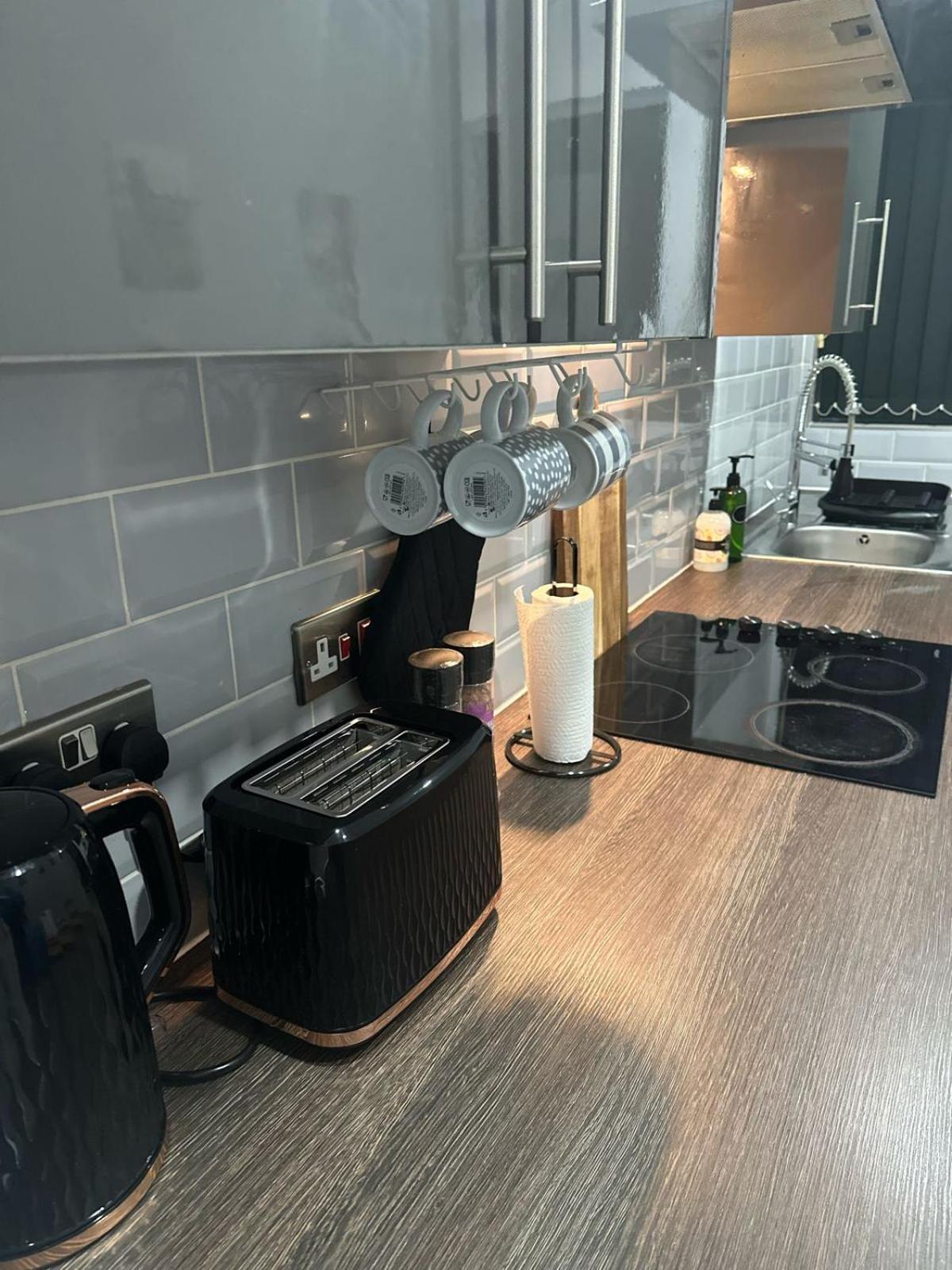 2 Bedroom Flat With Hot Tub Cardiff Esterno foto