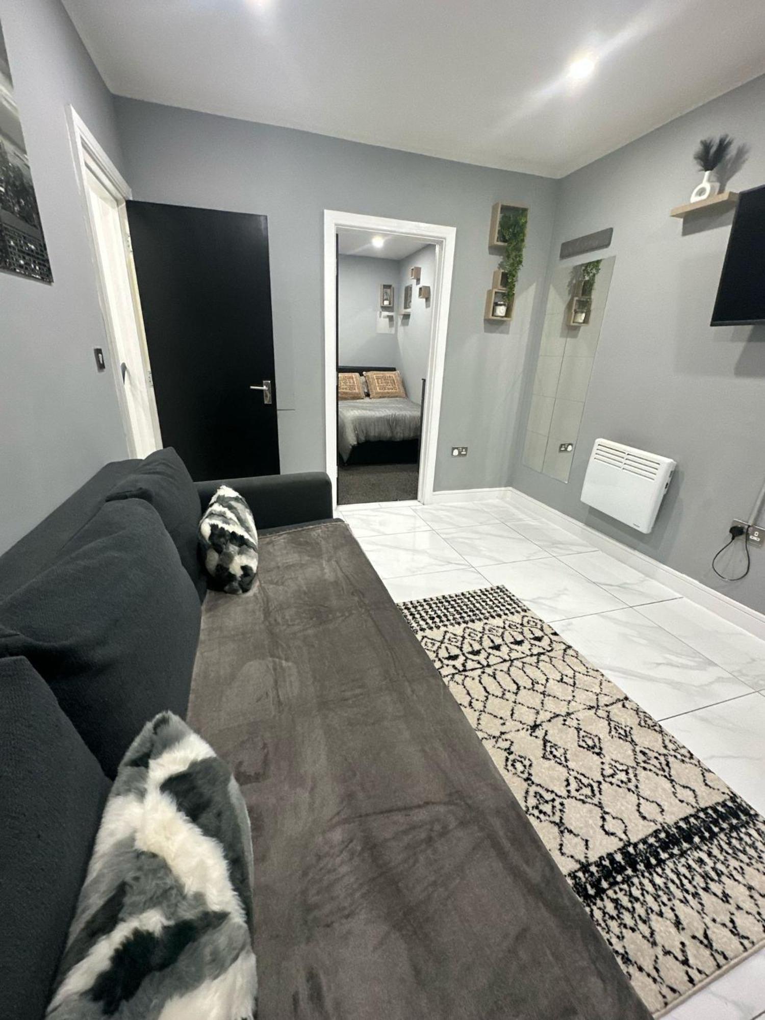 2 Bedroom Flat With Hot Tub Cardiff Esterno foto
