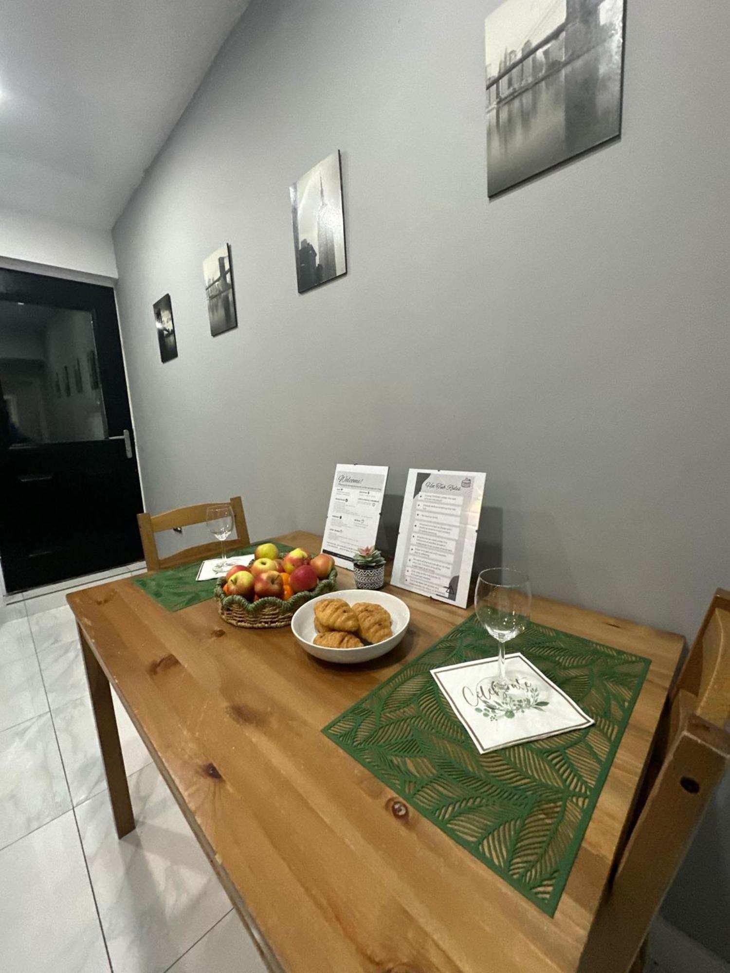 2 Bedroom Flat With Hot Tub Cardiff Esterno foto