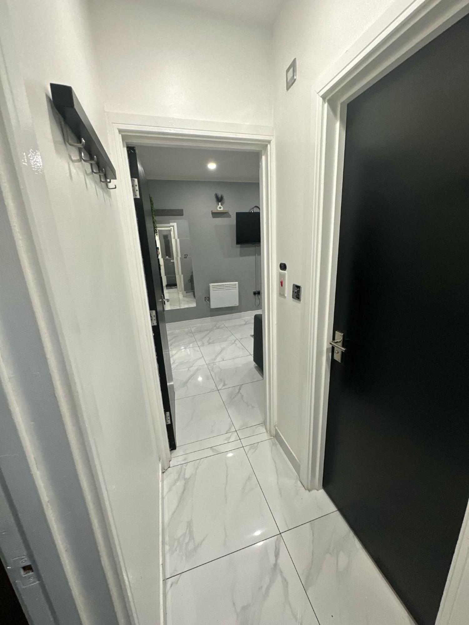 2 Bedroom Flat With Hot Tub Cardiff Esterno foto