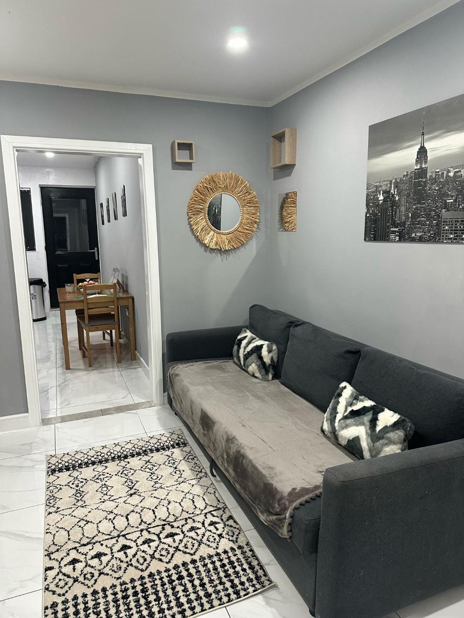 2 Bedroom Flat With Hot Tub Cardiff Esterno foto