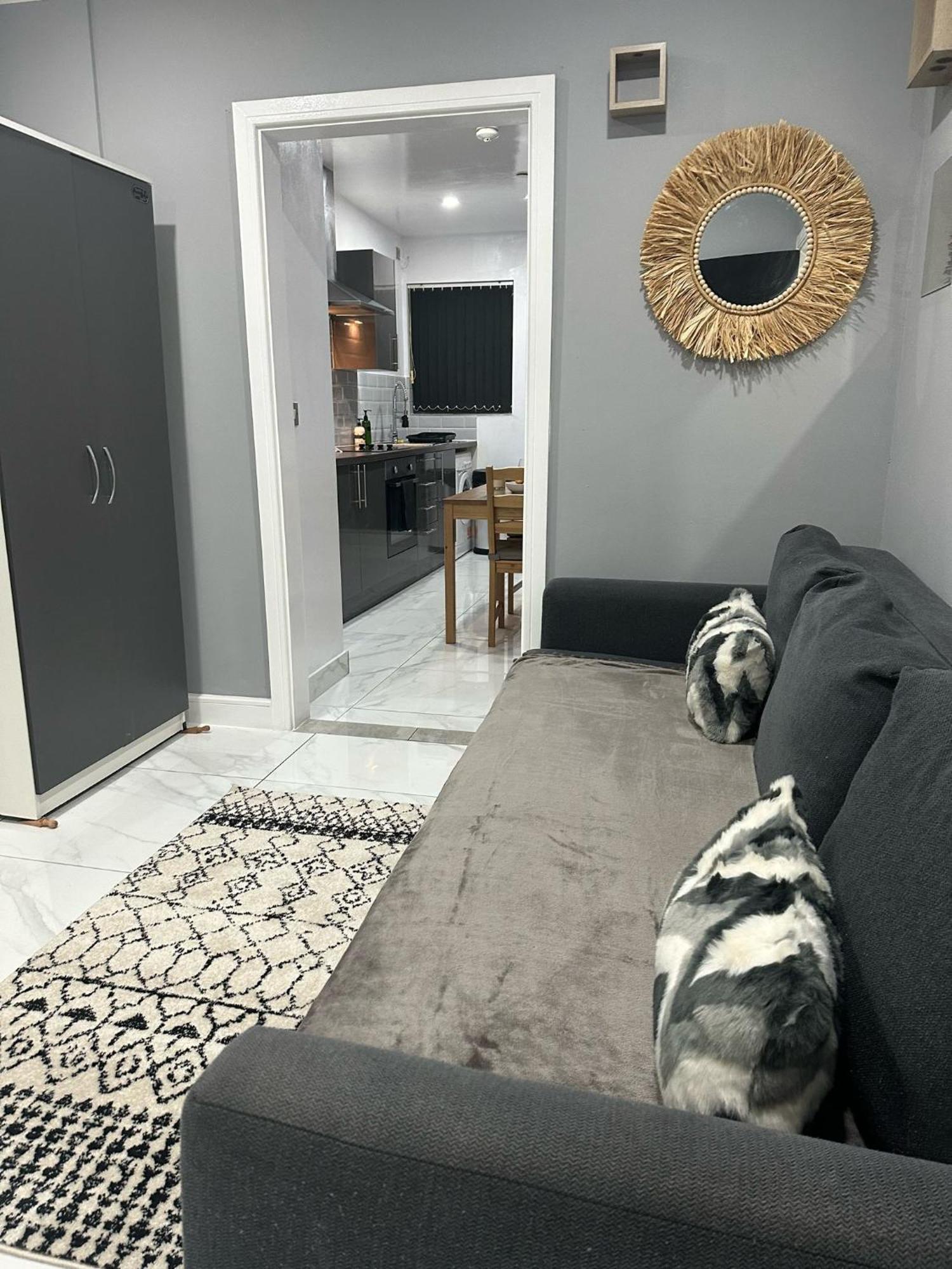 2 Bedroom Flat With Hot Tub Cardiff Esterno foto